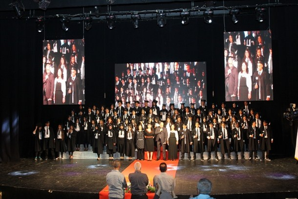 بالفيديو: مدرسة الثانوية الشاملة بيافا تحتفل بتخريج 77 طالباً ضمن فوجها الـ44 